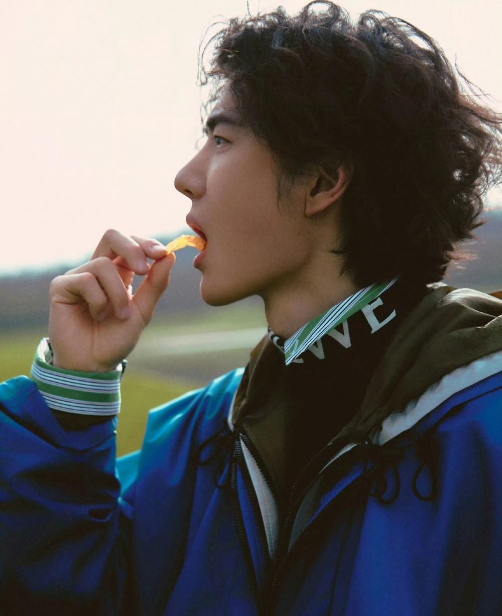 最近半个月王一博算是住在热搜上了从聊天记录爆出来到现在，王一博正面的负面的消息