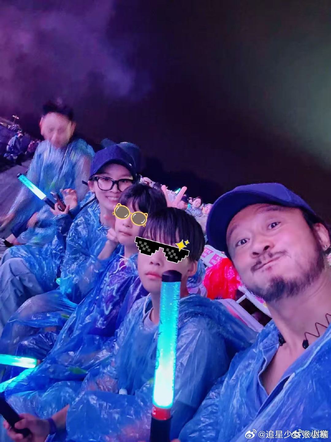 吴京谢楠一家四口去看韩庚演唱会吴京谢楠一家四口去看韩庚演唱会，韩庚演唱会来了老