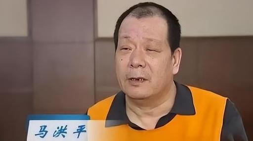 2003年，哈尔滨一位保安用2000元买彩票，第二天一开奖就中了500万。更令人