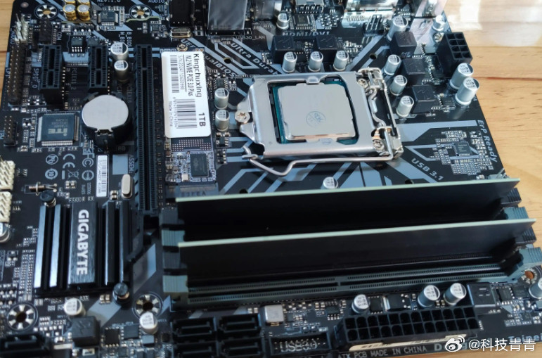 说实话，16G内存降到了700元，这个价格相较于之前并不算便宜，还是高了不少，