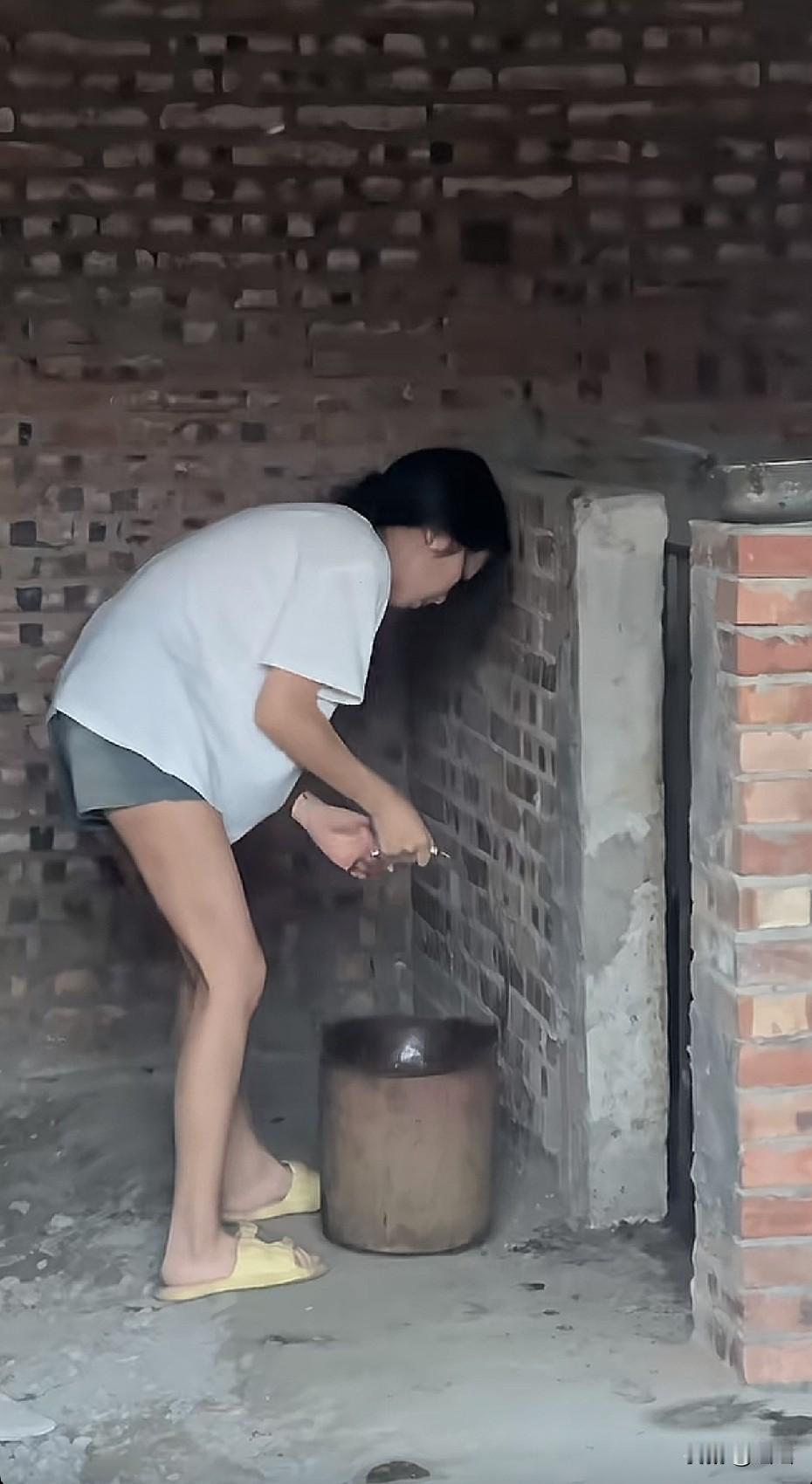 照顾好猪大和猪二，毕竟马上又要过年了[呲牙笑]