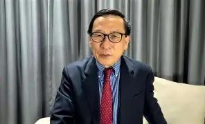 澳媒精心挖好的采访陷阱，被中国学者一句话当场拆穿。高志凯推了推镜框，对着步步
