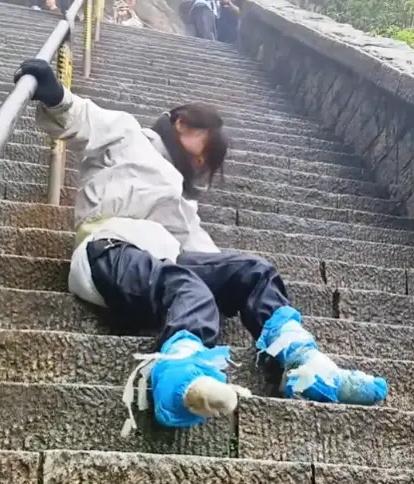 我估计没人会想到，这个国庆节最让人记住的，不是泰山顶上的人山人海，而是一