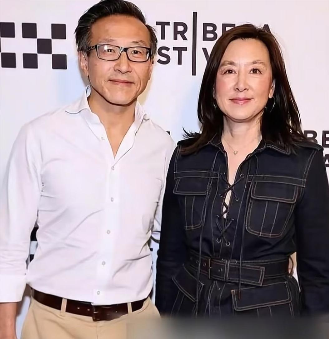 看到蔡崇信离婚的消息,不查不知道,原来蔡崇信的妻子吴明华大有来头。蔡崇信和吴明华