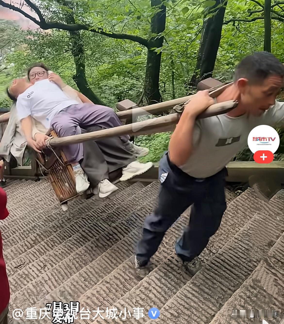 近日，安徽某景区的一幕真的让人心里五味杂陈，说不出的滋味……山