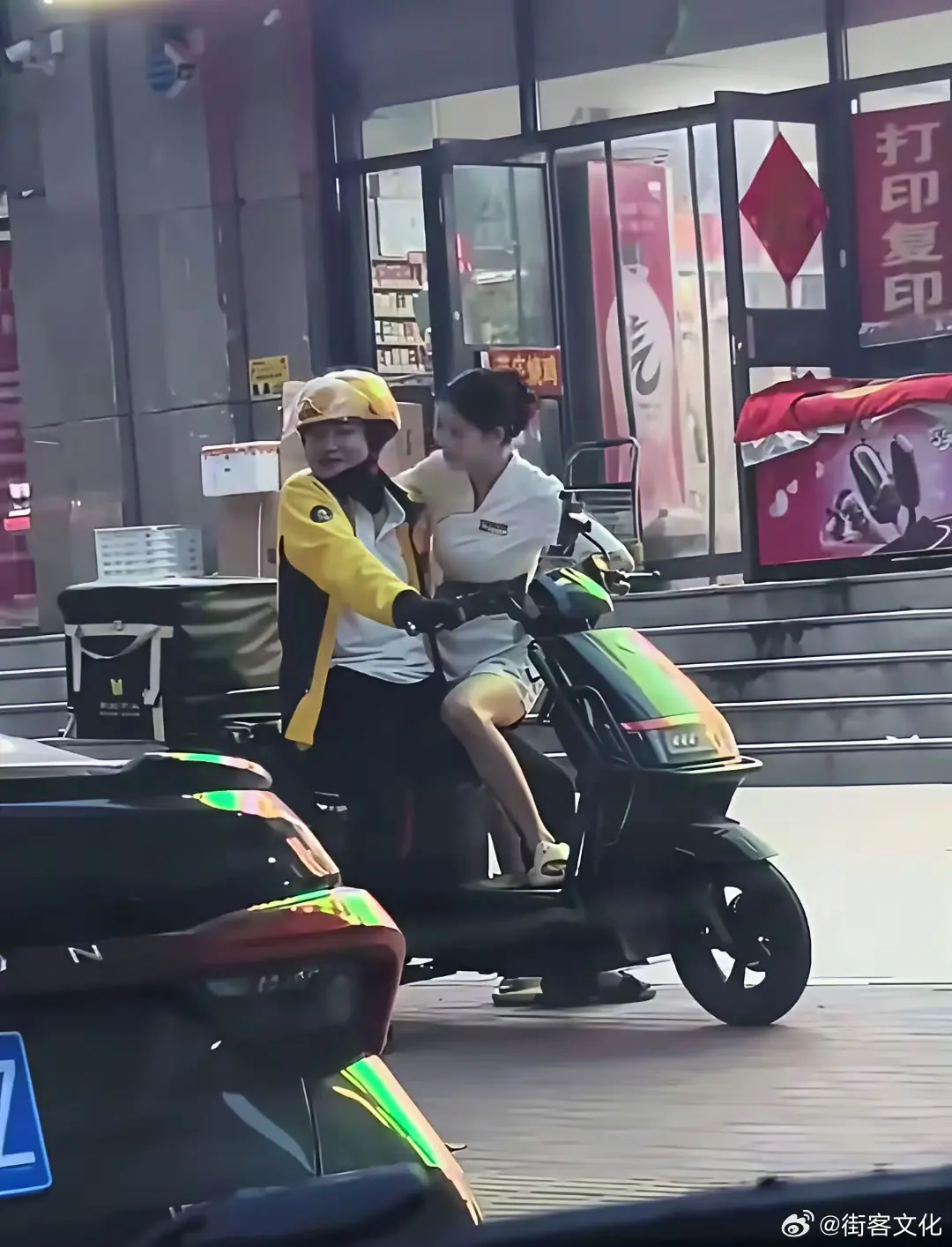 其实送外卖也不错，挣得不少还自由！​