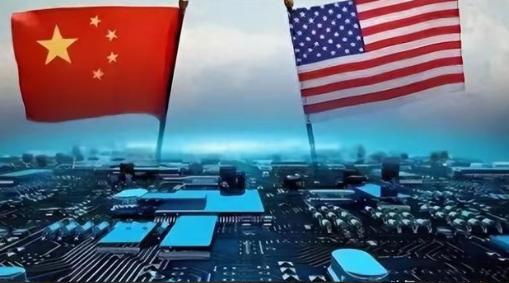 一位美籍华人表示中国人不要太自大，美国之所以去工业化，是因为钢铁，机电，军工，这