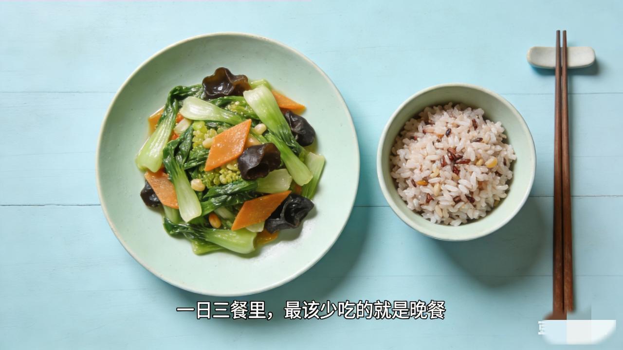 很多人都搞反了！早餐凑活、午餐随便、晚餐却大鱼大肉吃到撑，结果越吃越胖、越吃越