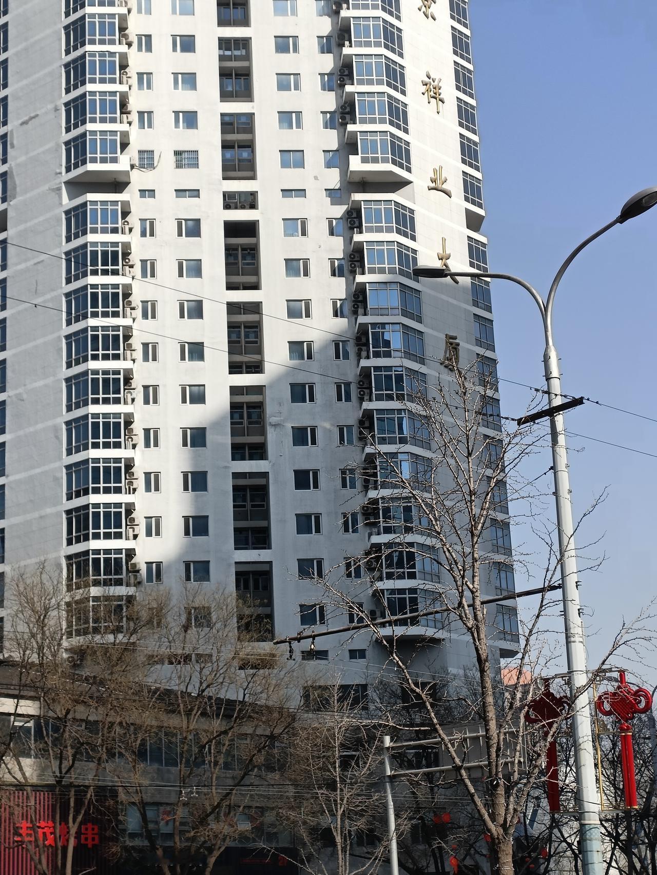 都说漂亮女人身边不缺追求者，可现实中有些漂亮女生却长期单身。这其实有不少原因。