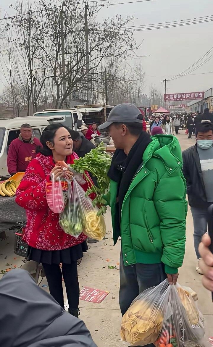 这一对也太接地气了吧，没有星味，只有人间烟火味。