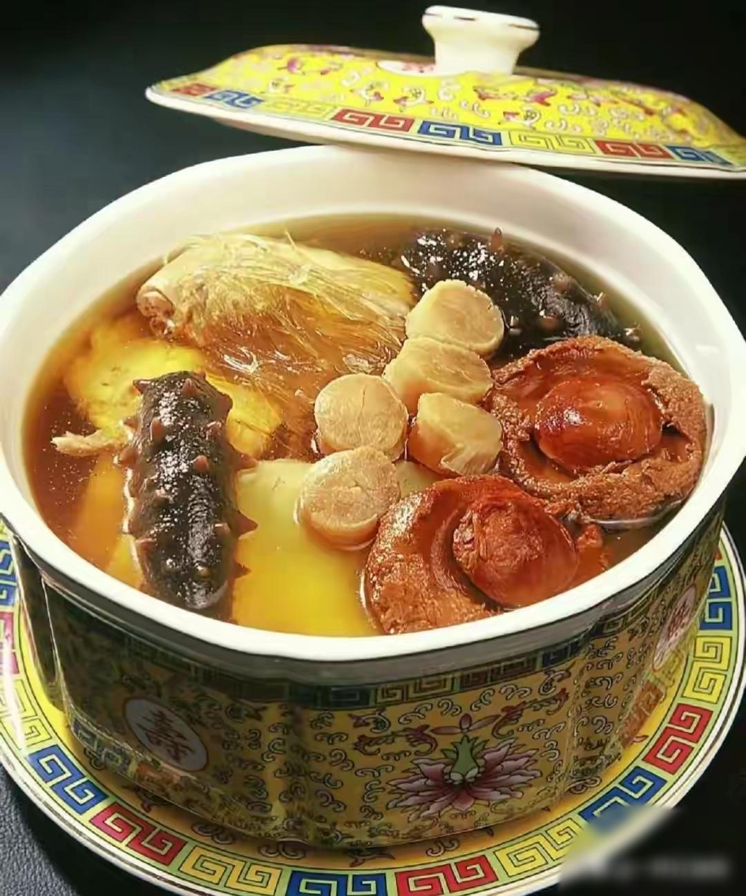 看看美女的手艺如何？大早上开始忙活，做的美味佳肴。[赞][赞][赞]