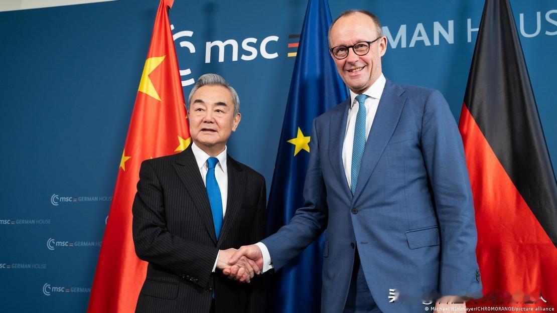 默茨这番对华表态，彻底敲响了西方阵营围堵战略的丧钟！德国直接掀翻阵营对立的指挥桌