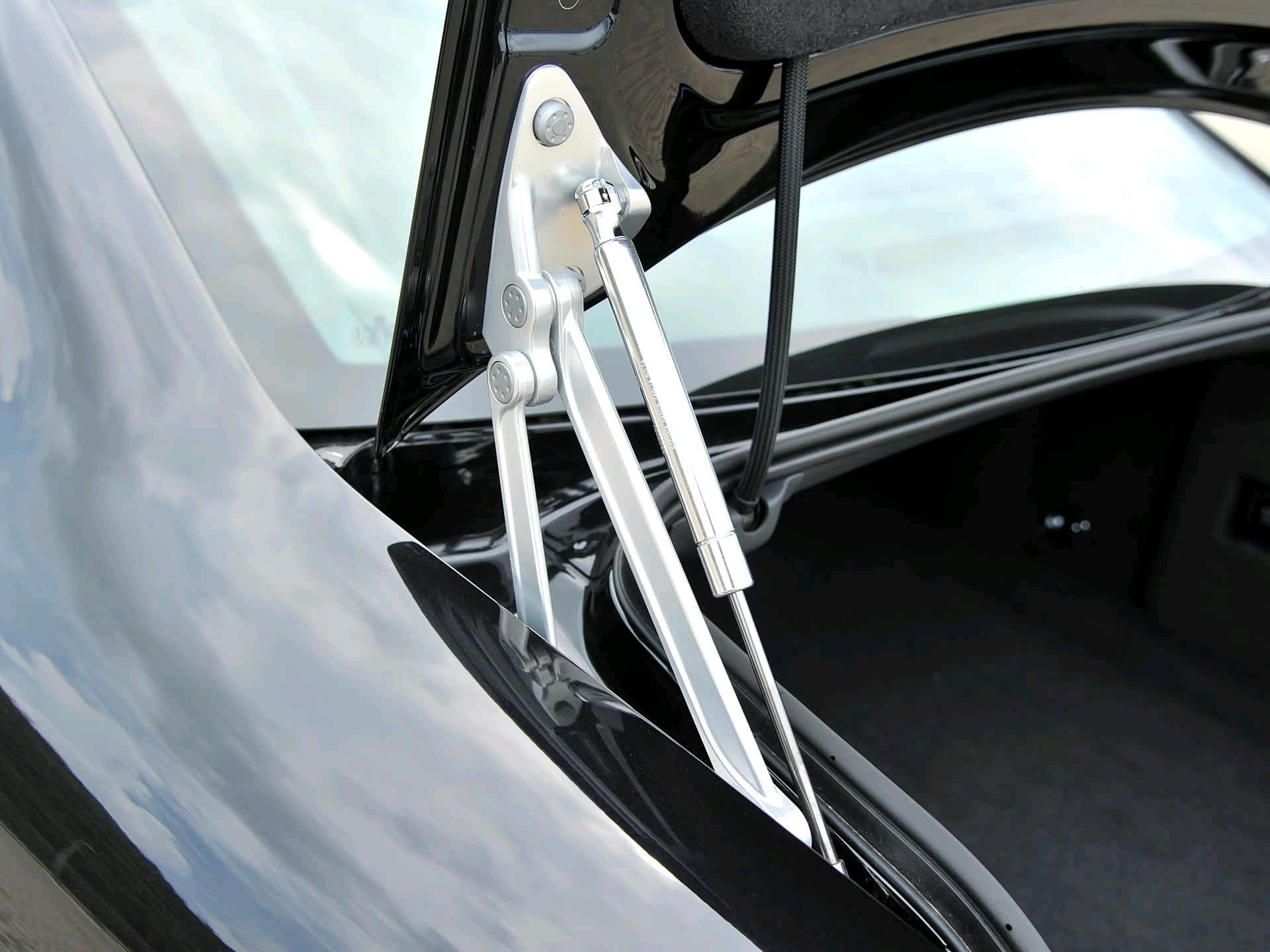 还是喜欢德系车这种工工整整的感觉，最近想买台极品车况的高配辉腾，跟我的Q7搞