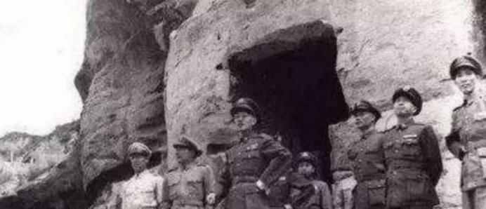 1947年，延安来了一位特殊的光头客人：蒋介石。这是蒋介石一生中唯一一次来延安，