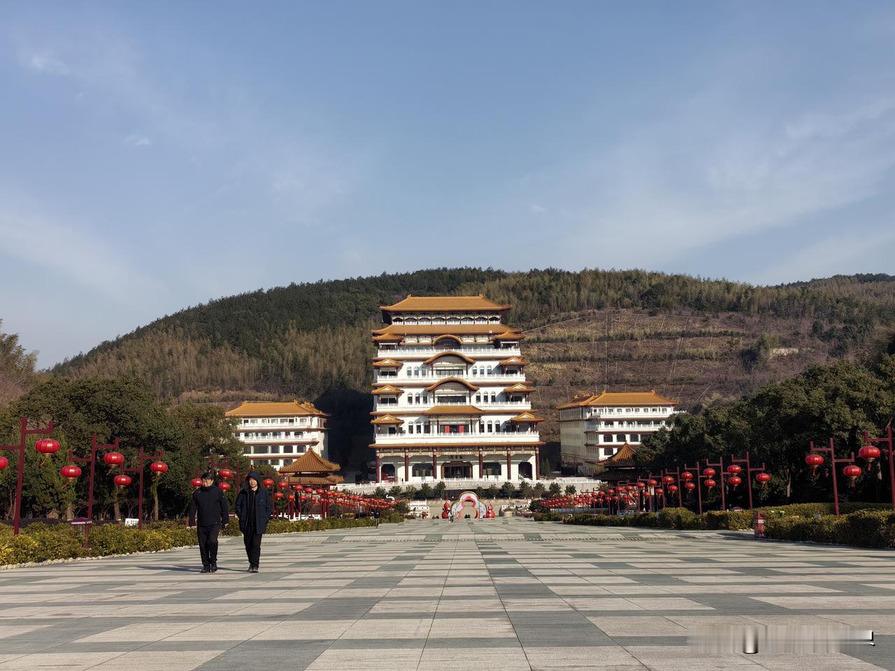 冬日暖阳下，从大觉寺到云湖，走走看看，感受庄严肃穆到清澄高远。大觉寺是寺院，