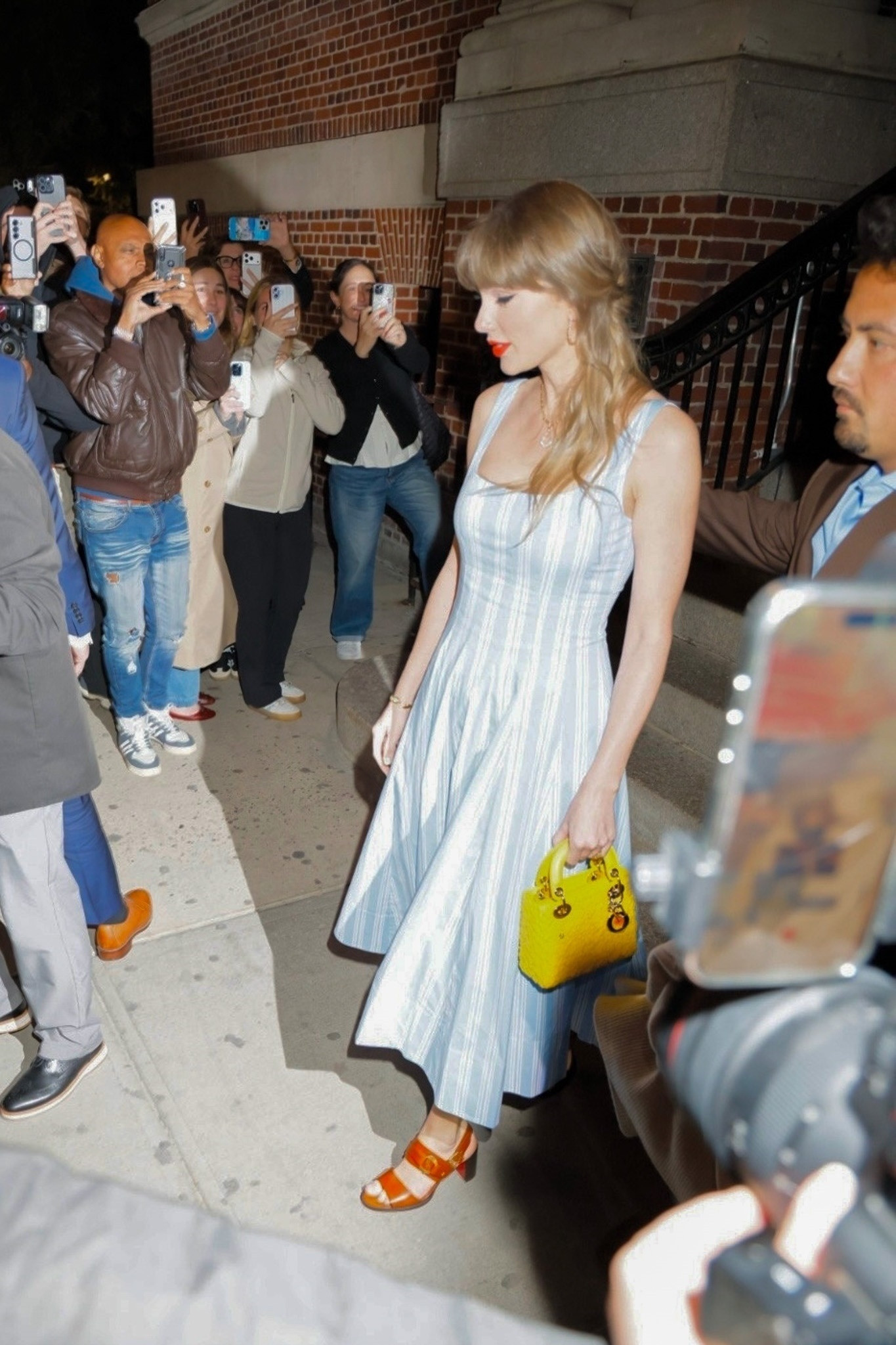 霉霉悼念多莉帕顿TaylorSwift霉霉绿色吊带包臀短裙一字带细高