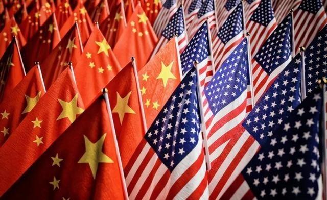 美国开始耍起了无赖，贸易战没能压住中国，科技战也没得逞，军事威慑没人买账，颜色革