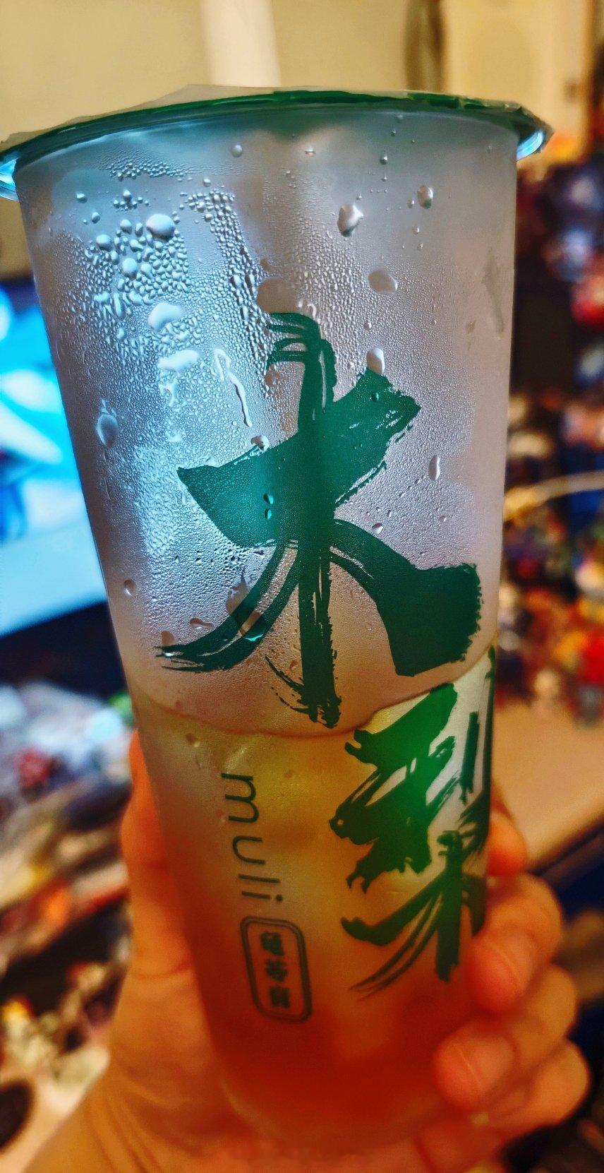 天热想外卖点杯饮料降降温看了骑手在路上骑了老半天一直在绕都快超时了终于拿到饮