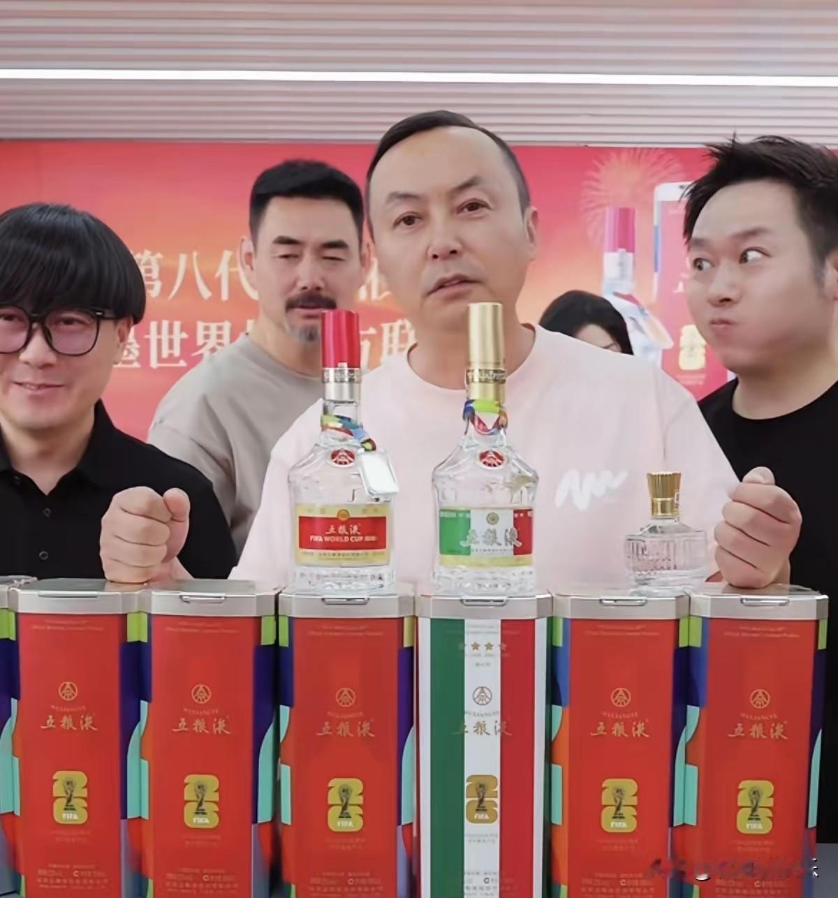 陈翔这人还真有两下子！蘑菇头闰土毛台前脚被曝集体出走，后脚就被拉回来直播带货了。