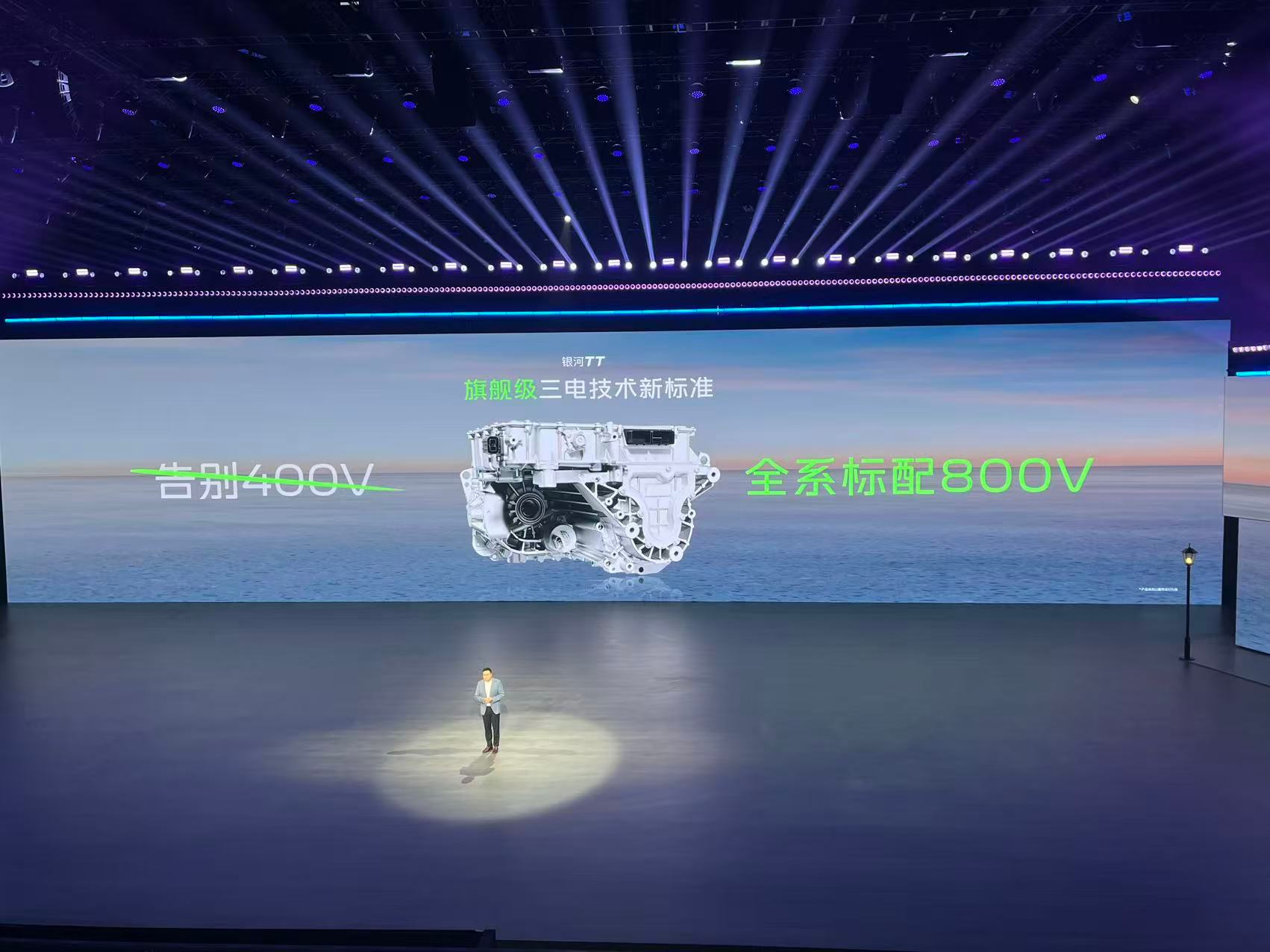 800V、640公里续航、后驱双叉臂、激光雷达、C级体量，当这些元素同时出现在一款车上时，你很难想象