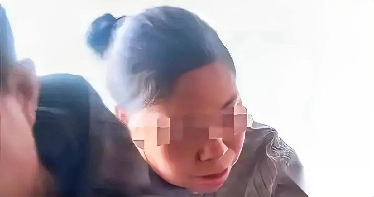 躲邻居阁楼14年丈夫找了她14年你敢信她就站在隔壁窗口，天天盯着自家院子