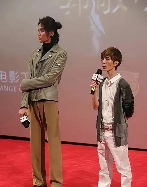 十五年了，他靠抄来的东西赚了十几个亿，一分道歉不给。直到去年，156个导演编剧联