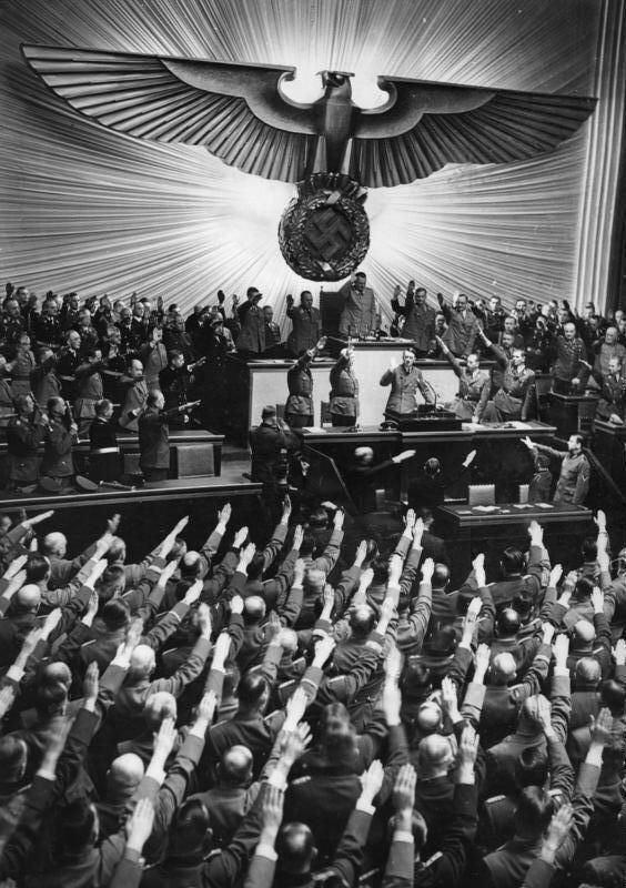 历史知识1941年12月11日，希特勒向美国宣战。​​​