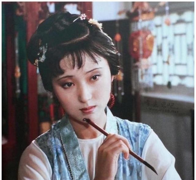 贾宝玉和袭人勾搭多年，为何不见怀孕？林黛玉一句玩笑道出原因咱们先得搞明白袭人究