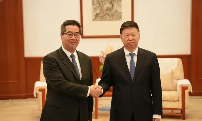 萧旭岑登陆访问,他的身份是蓝党候任副主席,他已经获得郑丽文提名担任副主席,但程序