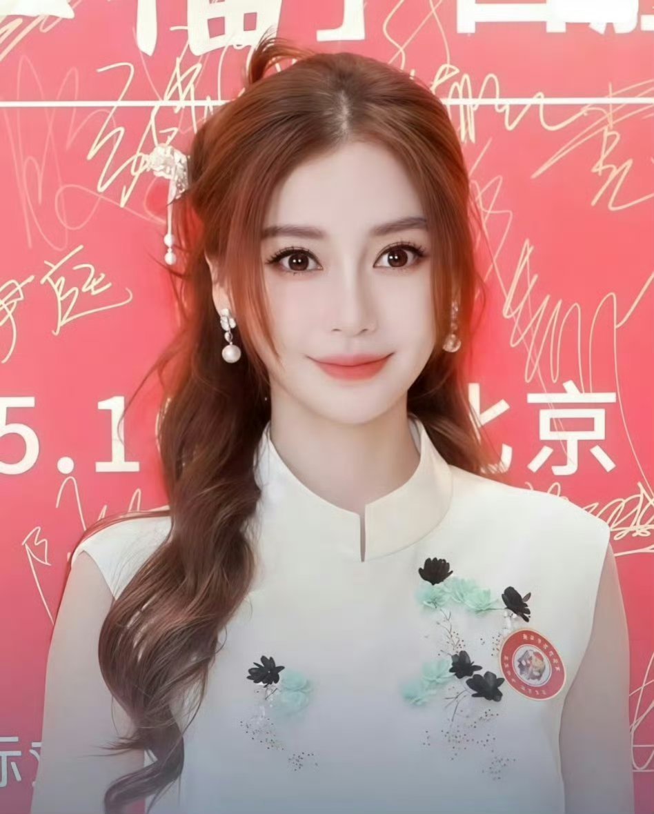 杨颖现在与早期颜值对比，真的一点都没有变诶～时间带走了她的什么～​​​​