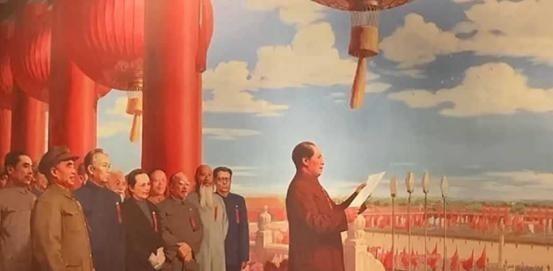 1949年，开国大典林伯渠宣布：“请毛主席升旗！“林伯渠并未意识到这句话犯了个错