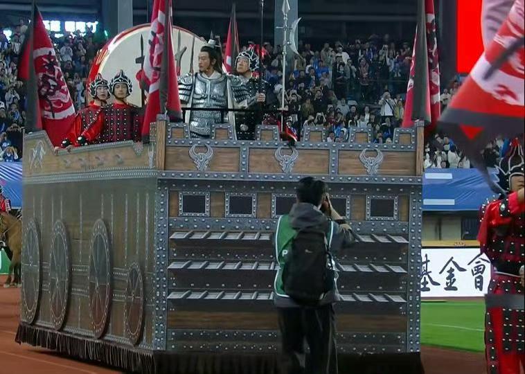 何润东：第一次发现钱这么好赚。​​​