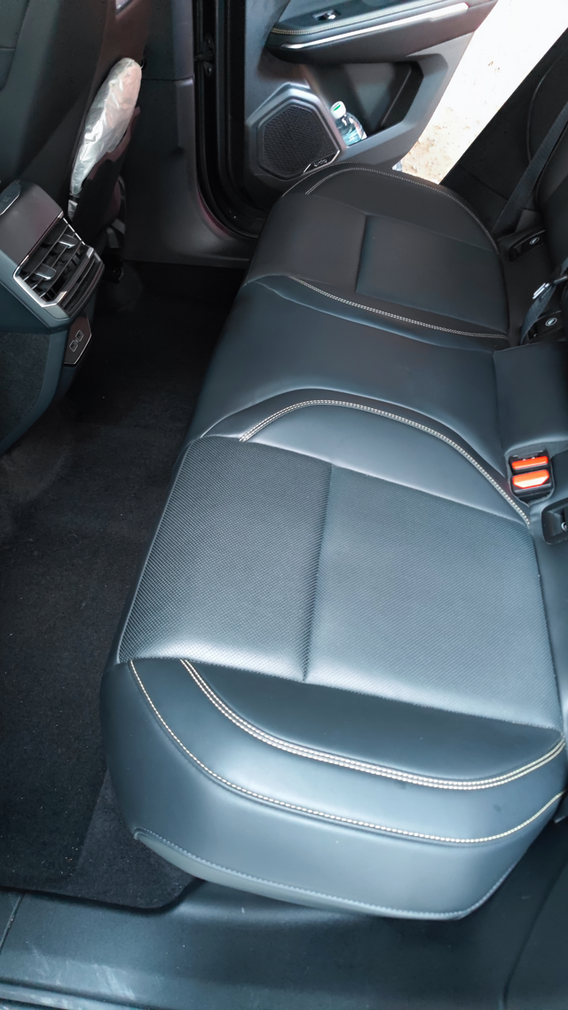 23款01后排的异味根源终于找到了买领克就是看中内饰使用环保材料，但车子快两年