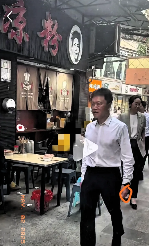 重庆荣昌这波操作真是太“惊世骇俗”了！​谁能想到，有生之年咱们普通人也能堂堂