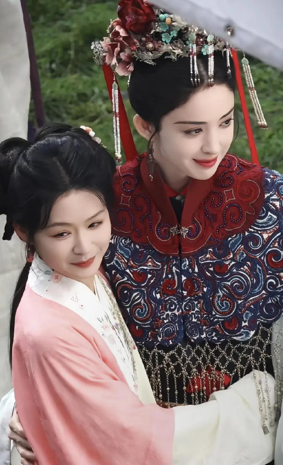 余茵很可爱，难怪于正很欣赏她，去哪里都能一起有说有笑，和同频的人一起就是会开心，