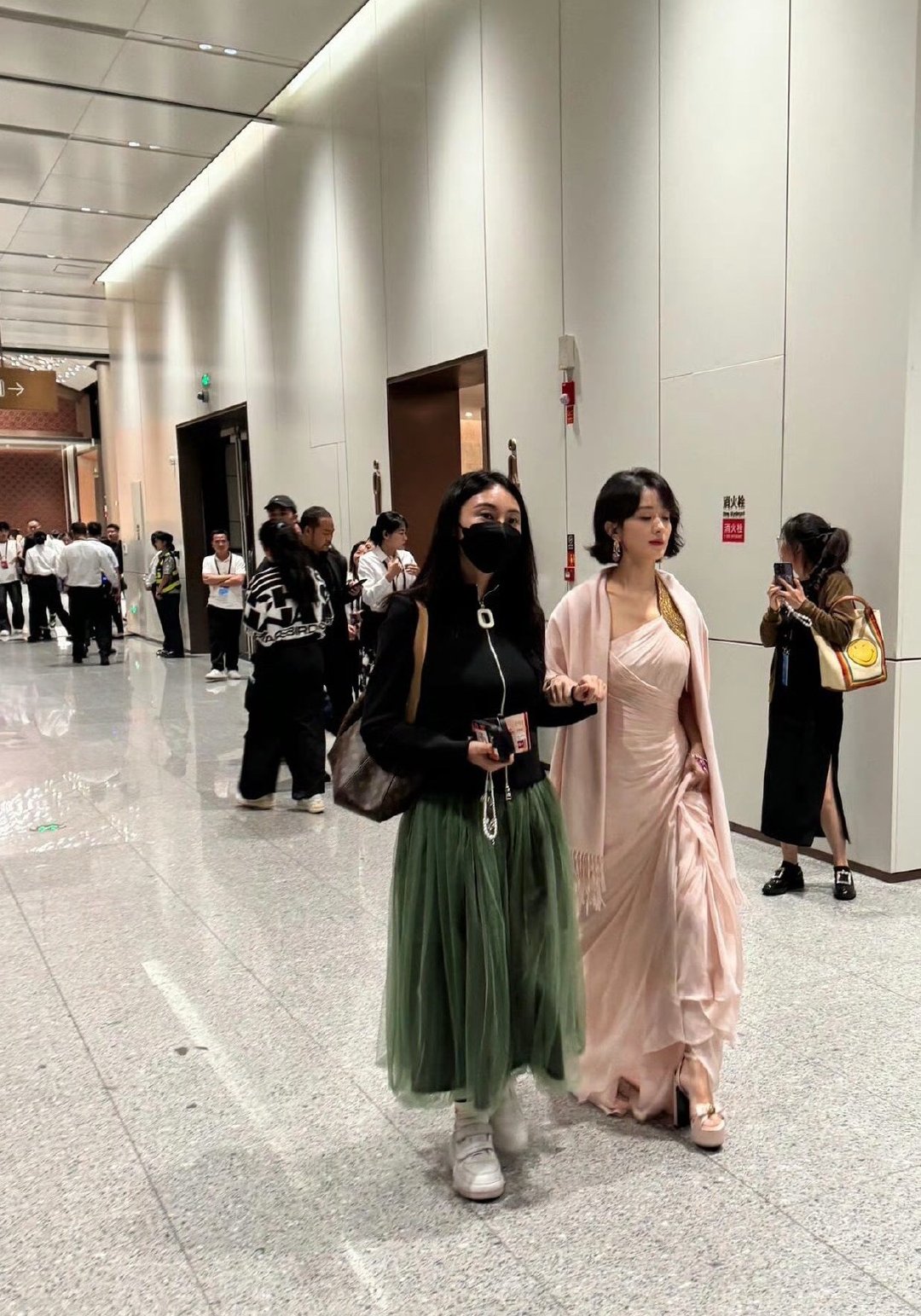 看了赵丽颖之后你懂气质是靠什么来撑的了吧！