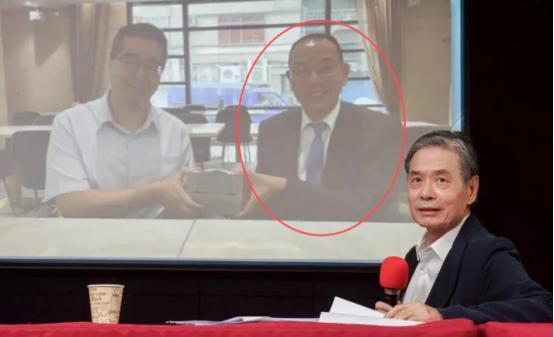 马英九基金会风波第一个"牺牲品"出现了！5月25日金小刀直接甩出重磅照片，厦门台