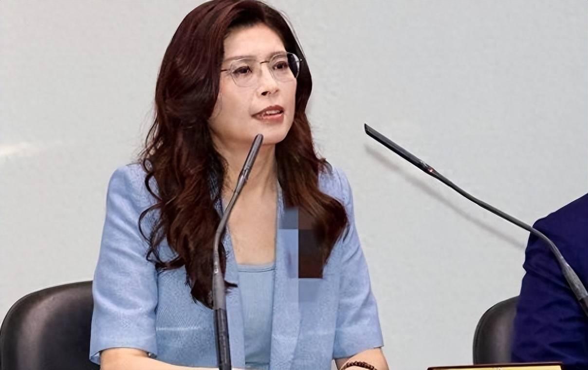台湾岛内这盘政治大棋，越下越透着股狠劲儿。前脚新任国民党主席郑丽文刚在凯道拉起2