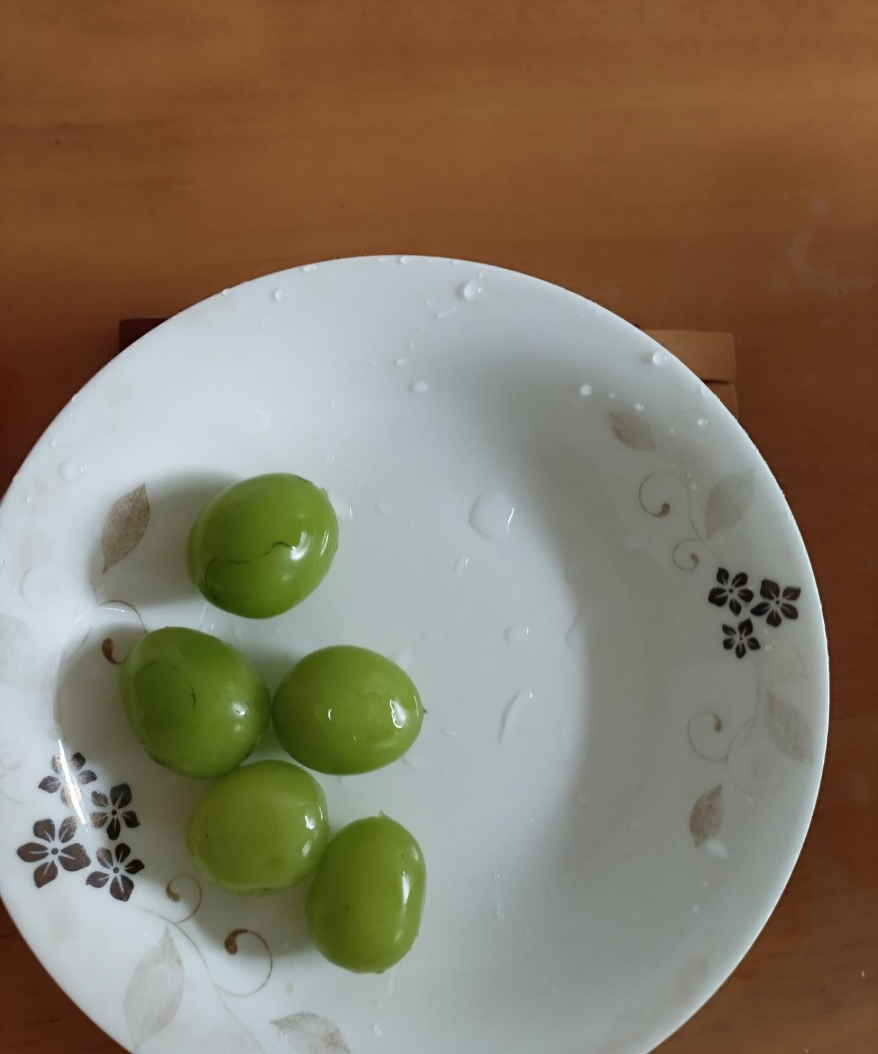 上午一个妈妈冒雨送孩子过来学英语音标，之前暑假的时候，我们在学，她觉得没事，一直