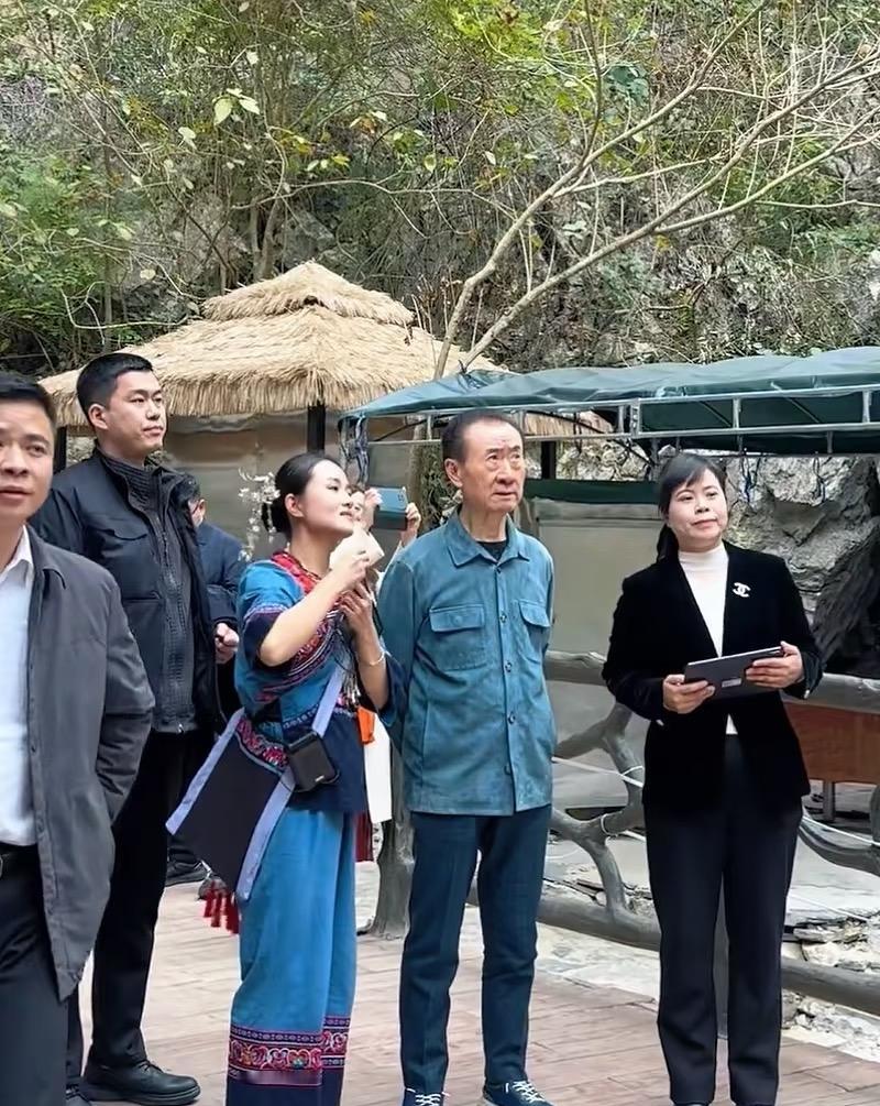 王健林现身贵州，瘦得快认不出来了王健林去了贵州，先后去了黔元傩、花江峡谷大桥