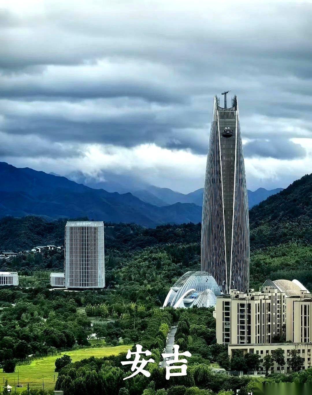 德清市域地铁一试运行，杭州周边的“同城圈”算是彻底炸锅了。海宁和德清这两位，已