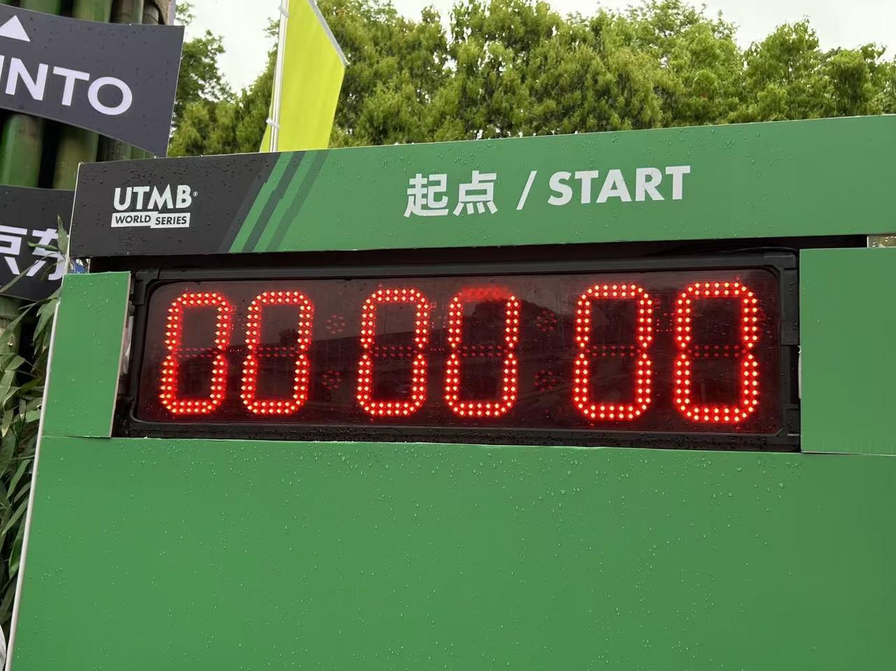 我觉得现在我们马拉松已经形成了一种畸形的文化，吐鲁番马拉松冠军朱卿，跑出1小时1