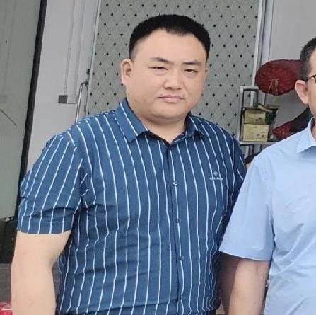 常德国企董事长张祥，目测40岁左右，胆子也太大了，端午顶风违纪！在办公室明目张胆
