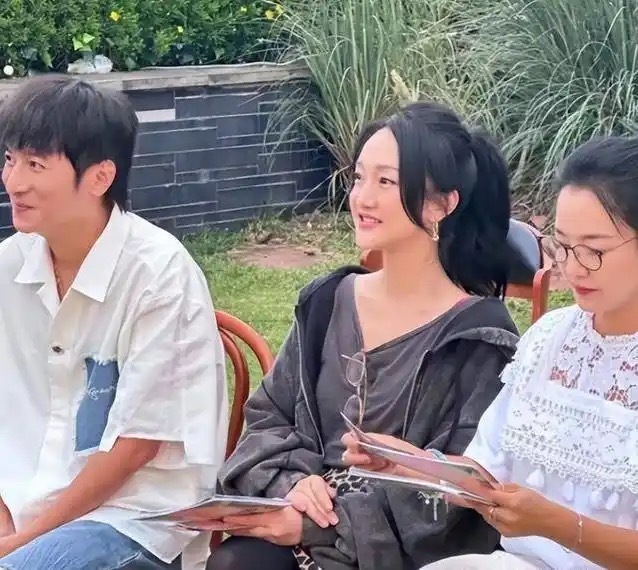 50岁的周迅还像少女一样俏皮可爱，说她20岁都会有人信，怎么保养的？​​​