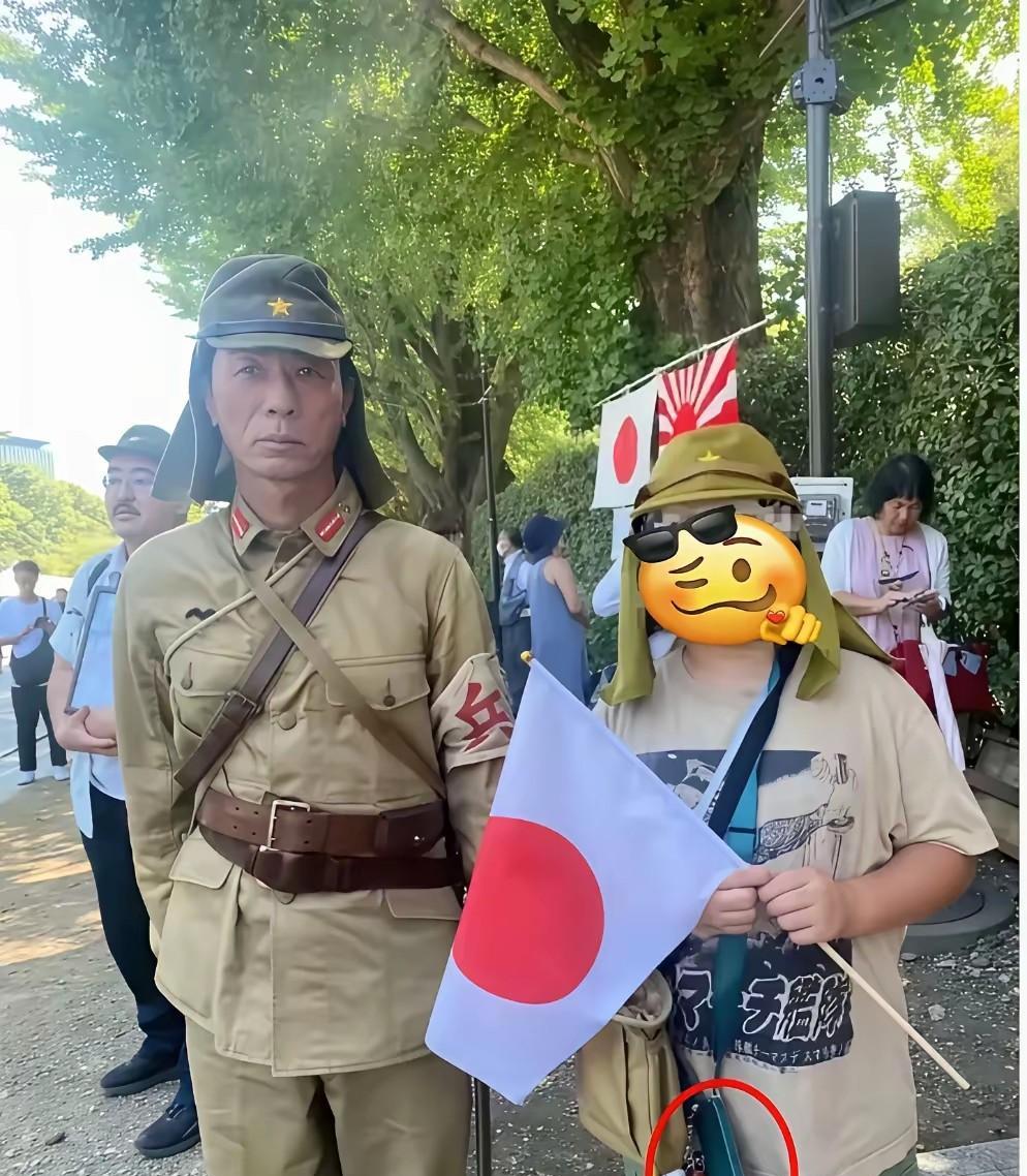 曾经有一名德国icon妇女愤怒的指责苏军说：你们不是自诩正义的红军吗？为啥你们