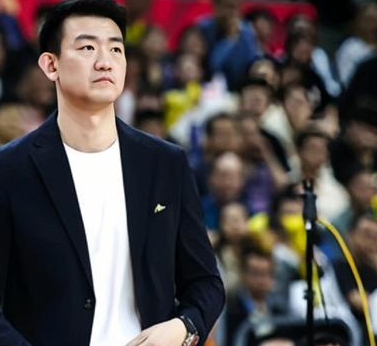 广厦男篮主教练王博：我当球员能从1打到4，所以没有我解决不了的球员问题。广厦男篮