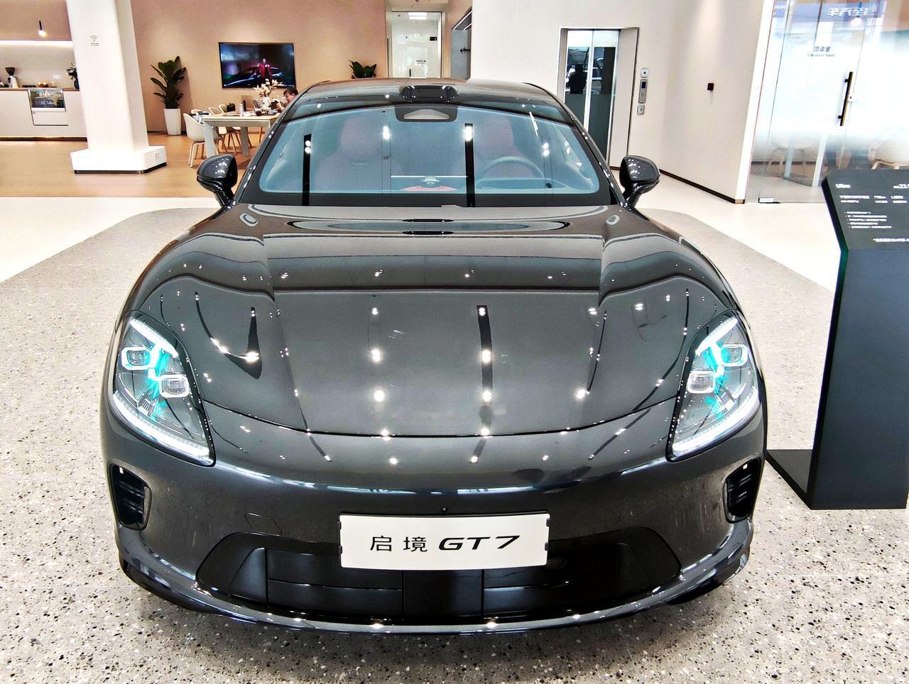 新一代智能猎装《启境GT7》启境GT7是品牌首款中大型纯电猎装轿跑，于2