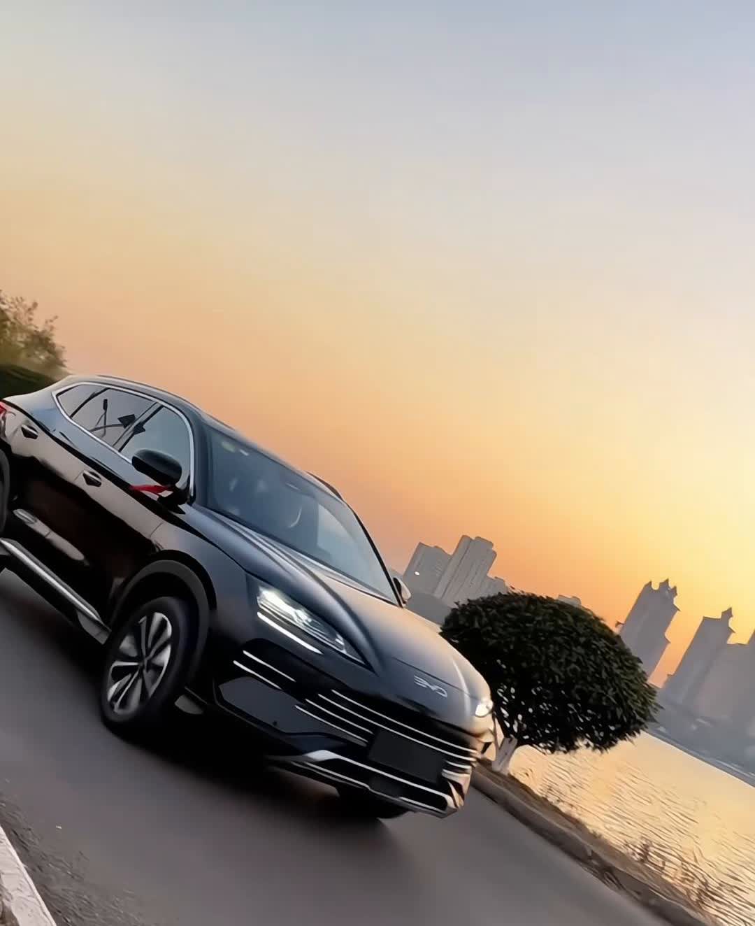 2025款比亚迪宋PLUS。比亚迪作为国内新能源一哥，不得不给它点个赞。原本