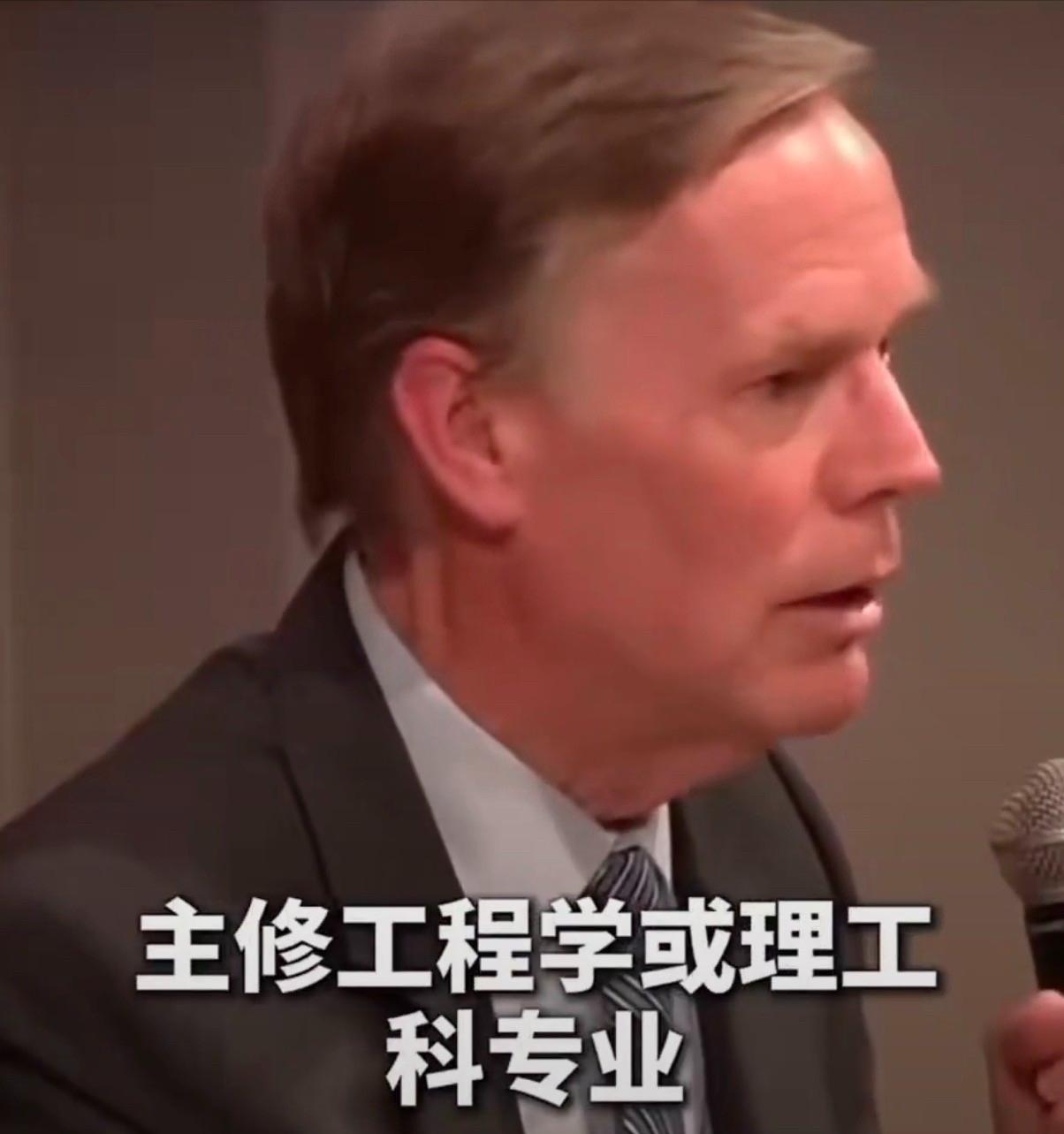 美国前驻华大使伯恩斯说：“我们都低估了中国。从北京到上海的高铁我坐过，1000多