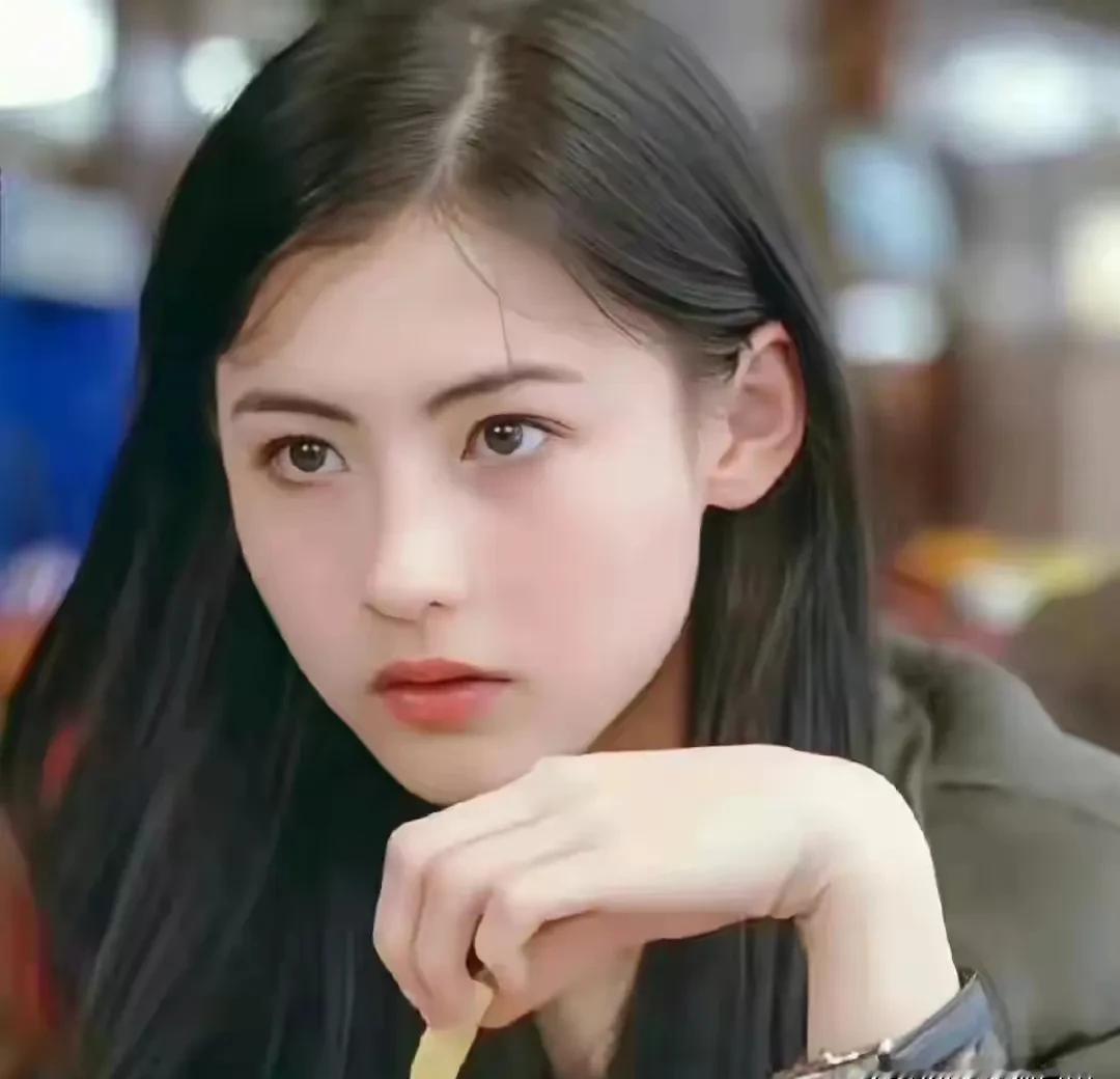 张柏芝笑说“生女儿也不一定能遗传我的脸”，那年她这么说，大家当段子听。现在她5